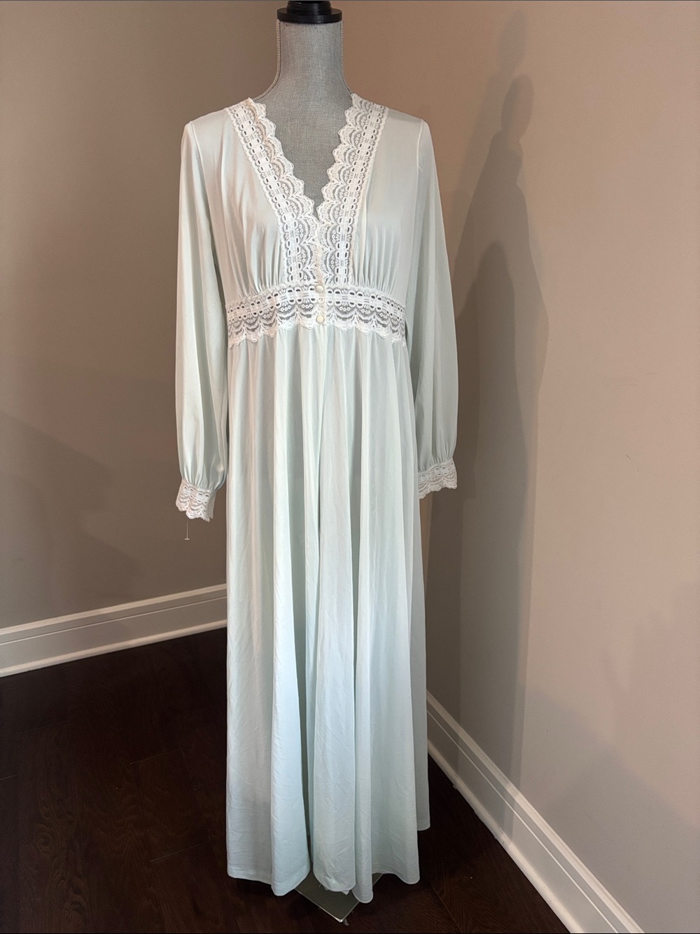 Rare Vintage 1960โs Olga Light Mint Peignoir Lace Nightgown Robe Size 38